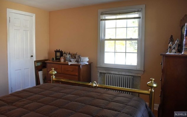 87 Ackerman Ave, Elmwood Park NJ  07407-1608 exterior