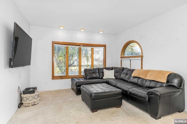 12 Eastern Way, Rutherford NJ  07070-2116 exterior