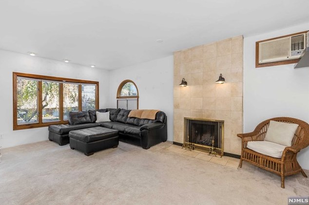 12 Eastern Way, Rutherford NJ  07070-2116 exterior