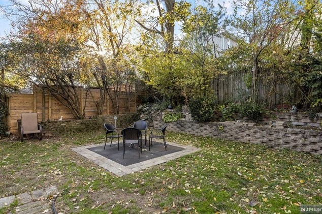 12 Eastern Way, Rutherford NJ  07070-2116 exterior