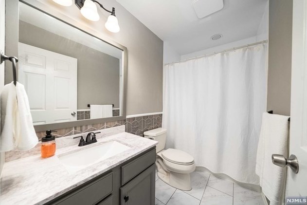 10 New Jersey Ave, Bergenfield NJ  07621-1325 exterior