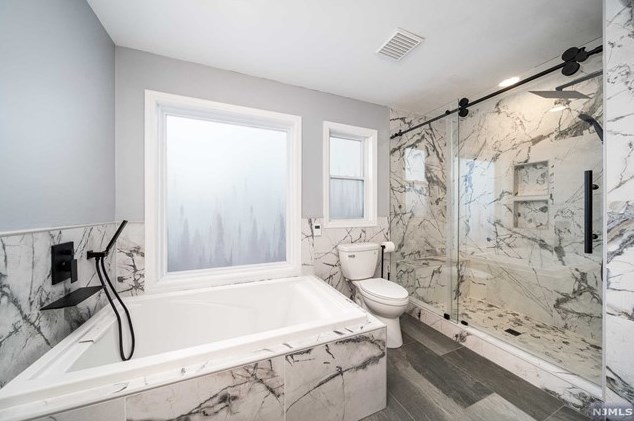 10 New Jersey Ave, Bergenfield NJ  07621-1325 exterior