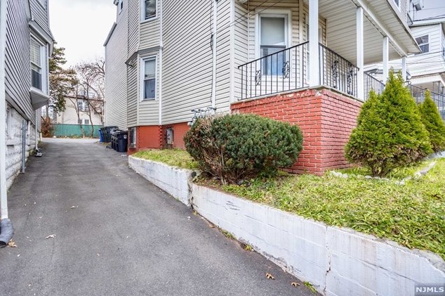 19 Farley Ave, Newark NJ  07108-1509 exterior