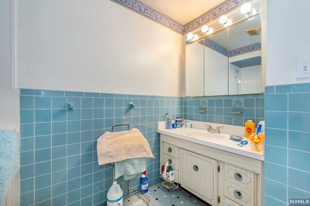 115 Spring St, Passaic Park NJ 07055-5506 exterior