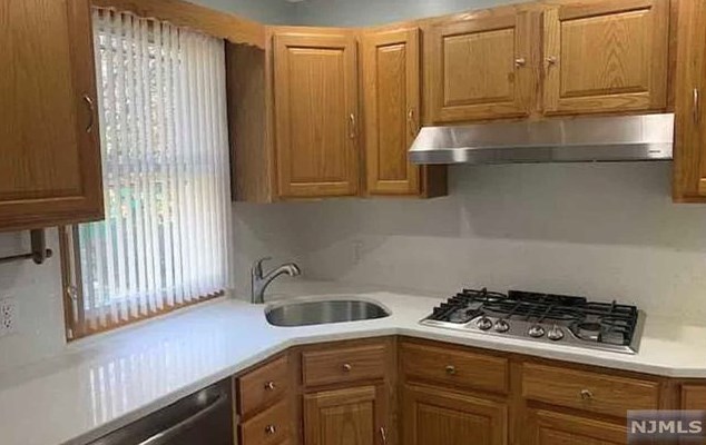 262 Saddle River Rd, Saddle Brook NJ  07663-4619 exterior