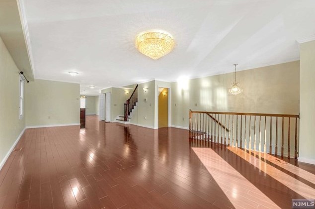 733 Chestnut St, Secaucus NJ  07094-3205 exterior