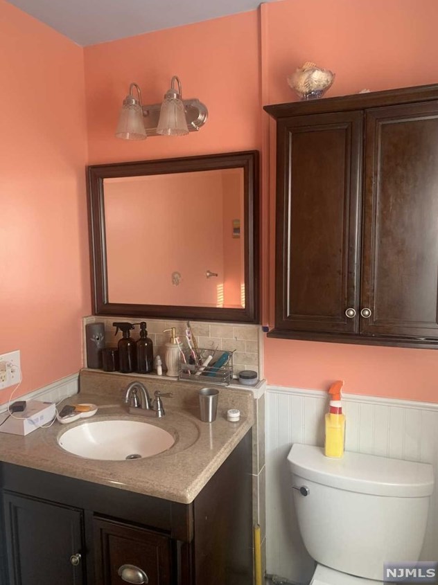 82 Pamrapo Ave, Jersey City NJ  07305-2419 exterior