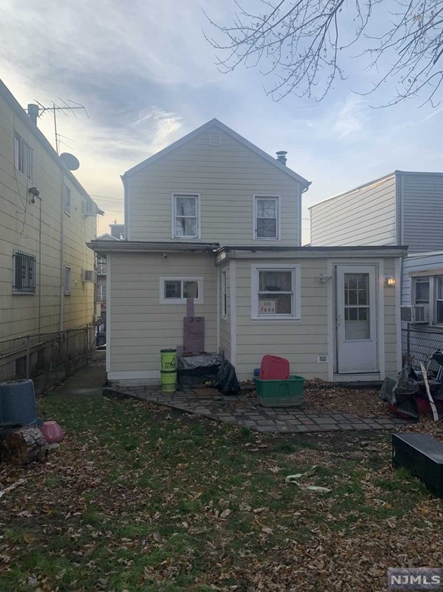 82 Pamrapo Ave, Jersey City NJ  07305-2419 exterior