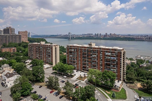 3 Horizon Rd, West Fort Lee NJ  07024-6701 exterior