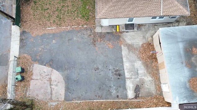 9 Tuscarora St, Bergenfield NJ 07621-1332 exterior