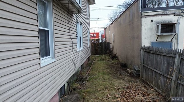 9 Tuscarora St, Bergenfield NJ 07621-1332 exterior