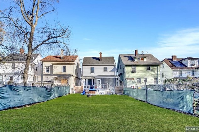 279 Rutledge Ave, East Orange NJ  07017-4605 exterior