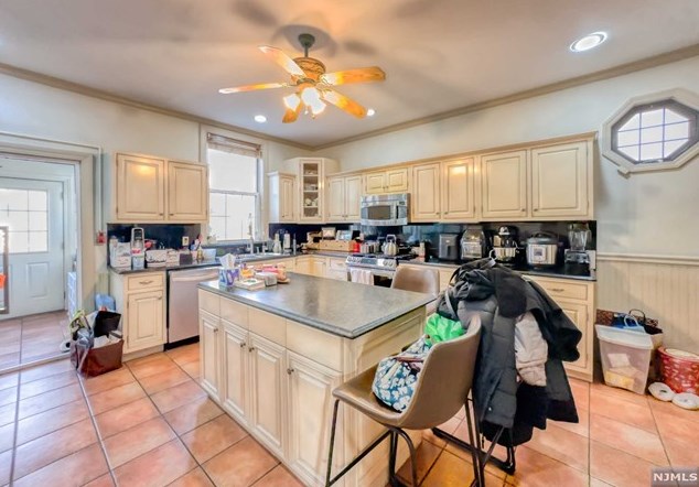 1025 Palisade Ave, West Fort Lee NJ  07024-6320 exterior