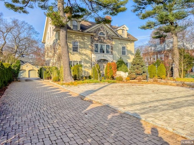 1025 Palisade Ave, West Fort Lee NJ  07024-6320 exterior