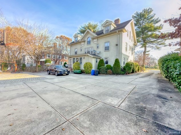 1025 Palisade Ave, West Fort Lee NJ  07024-6320 exterior