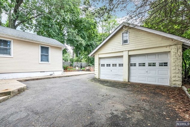 66 Wyckoff Ave, Waldwick NJ  07463-1770 exterior