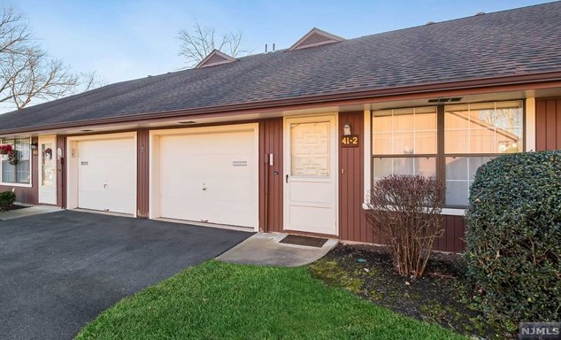 41-2 Tamaron Dr, Waldwick NJ  07463-1157 exterior