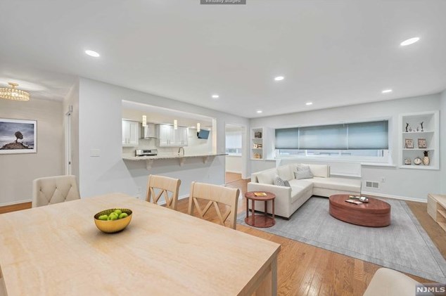 15 Danbury Ct, Township Of Washington NJ  07676-4350 exterior