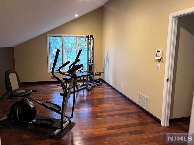 5 Decker Ln, Florham Park NJ  07932-1835 exterior