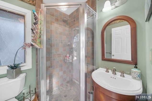 27 Joan St, Wayne NJ  07470-4166 exterior