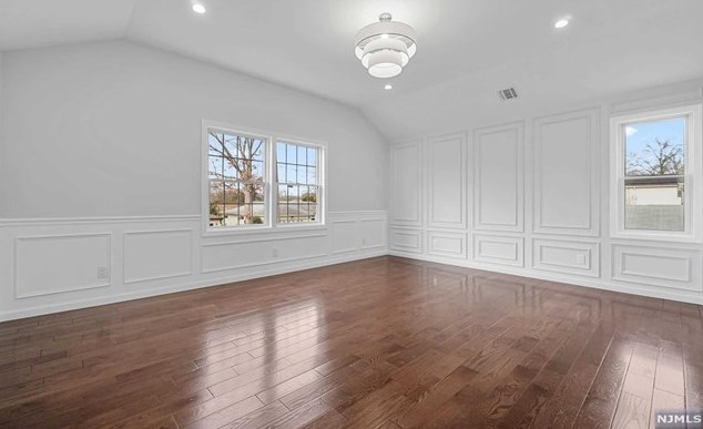 55 Emwood Dr, Emerson NJ  07630-1903 exterior