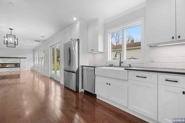 55 Emwood Dr, Emerson NJ  07630-1903 exterior
