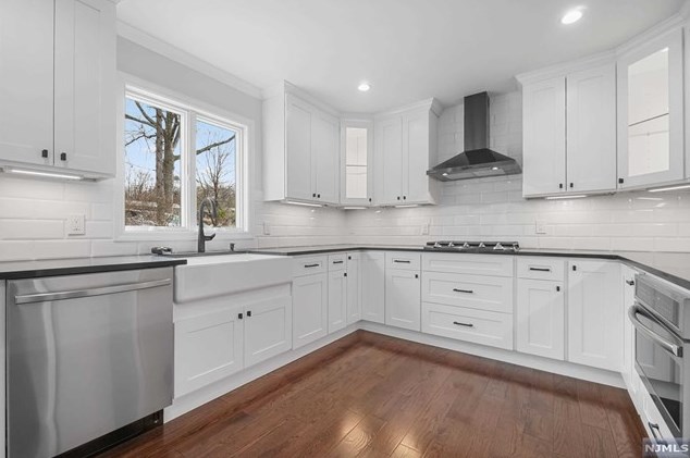 55 Emwood Dr, Emerson NJ  07630-1903 exterior