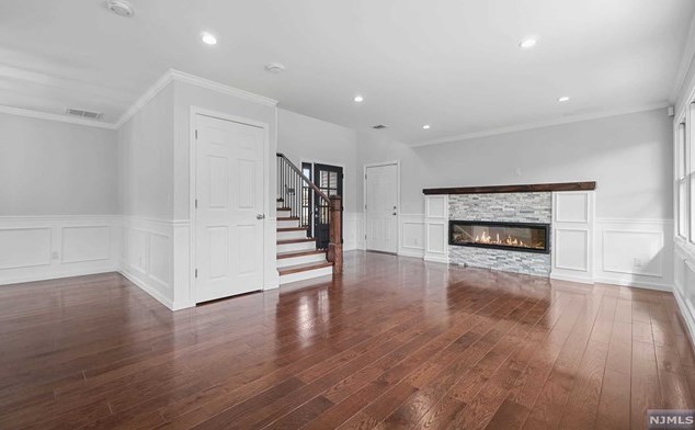55 Emwood Dr, Emerson NJ  07630-1903 exterior