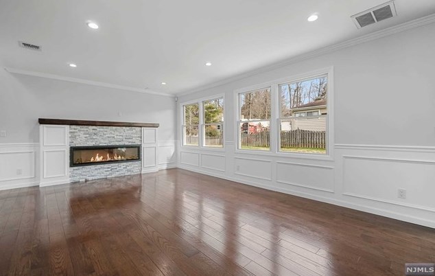 55 Emwood Dr, Emerson NJ  07630-1903 exterior