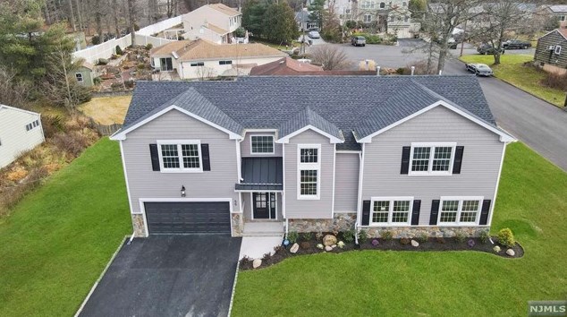 55 Emwood Dr, Emerson NJ  07630-1903 exterior