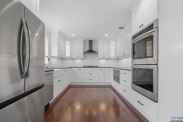 55 Emwood Dr, Emerson NJ  07630-1903 exterior