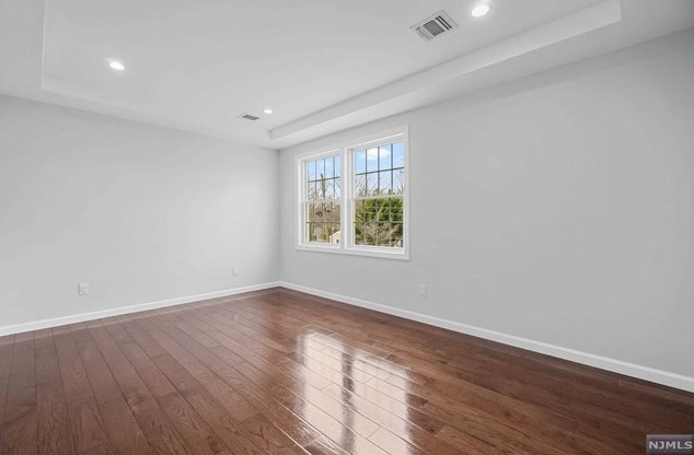 55 Emwood Dr, Emerson NJ  07630-1903 exterior
