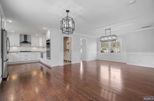 55 Emwood Dr, Emerson NJ  07630-1903 exterior