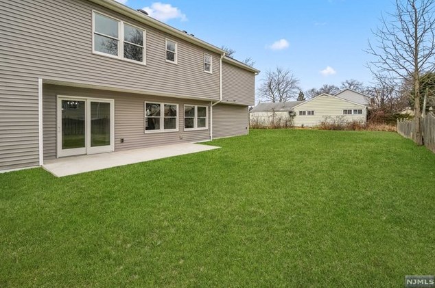 55 Emwood Dr, Emerson NJ  07630-1903 exterior