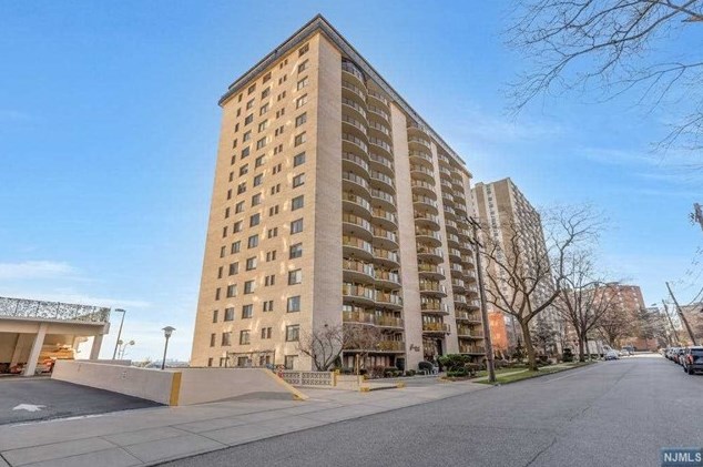 150 Overlook Ave, Hackensack NJ  07601-2203 exterior