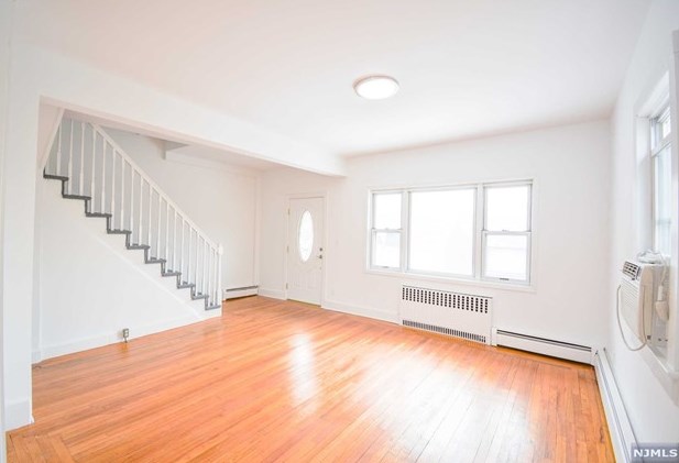 15 Prospect St, Palisades Park NJ  07650-1128 exterior