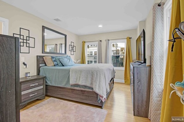 19 Becker Ter, Irvington NJ 07111-1311 exterior