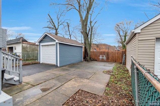 19 Becker Ter, Irvington NJ 07111-1311 exterior