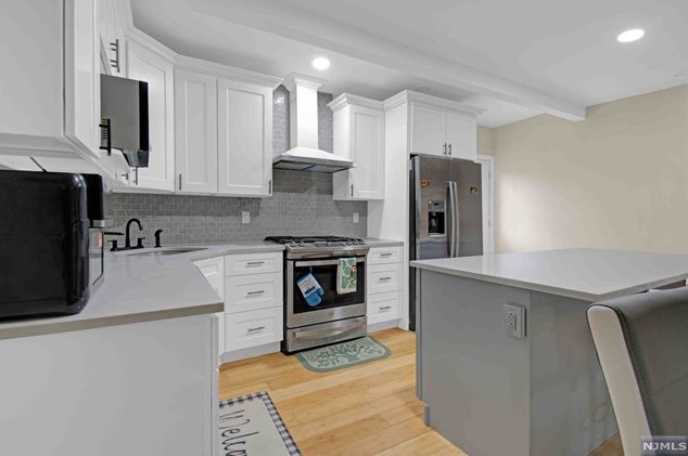 19 Becker Ter, Irvington NJ 07111-1311 exterior