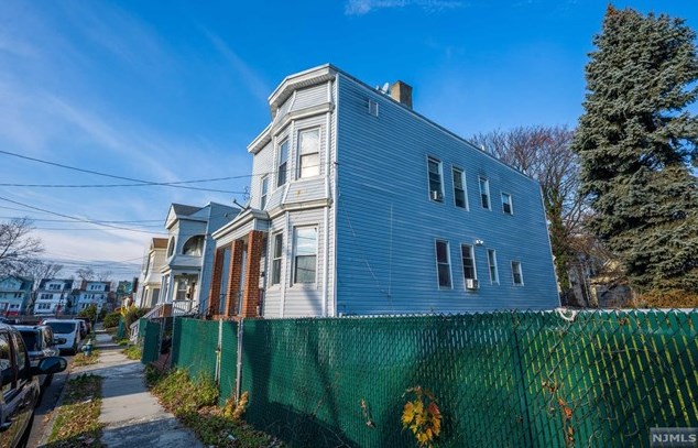 43 Montrose Ter, Irvington NJ  07111-3821 exterior