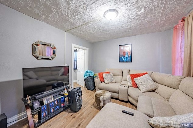 43 Montrose Ter, Irvington NJ  07111-3821 exterior