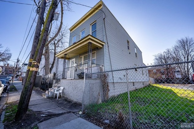 43 Montrose Ter, Irvington NJ  07111-3821 exterior