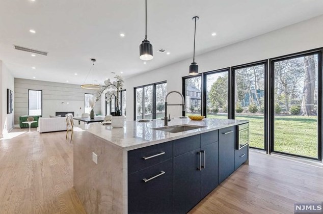 129 Lylewood Dr, Tenafly NJ  07670-1908 exterior