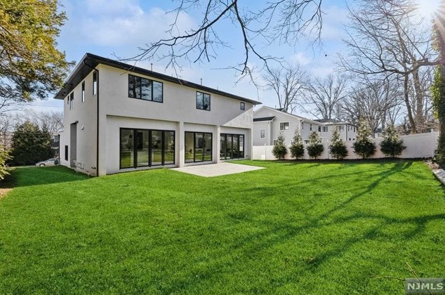 129 Lylewood Dr, Tenafly NJ  07670-1908 exterior