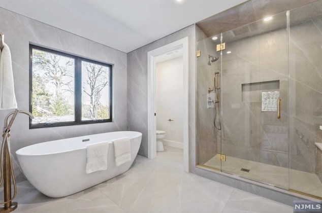 129 Lylewood Dr, Tenafly NJ  07670-1908 exterior