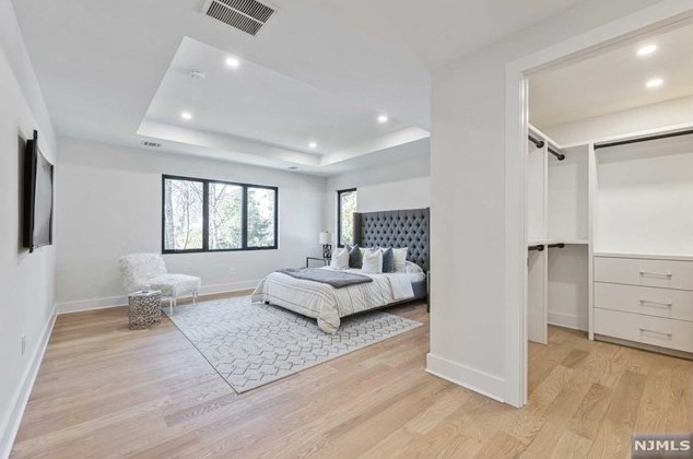 129 Lylewood Dr, Tenafly NJ  07670-1908 exterior