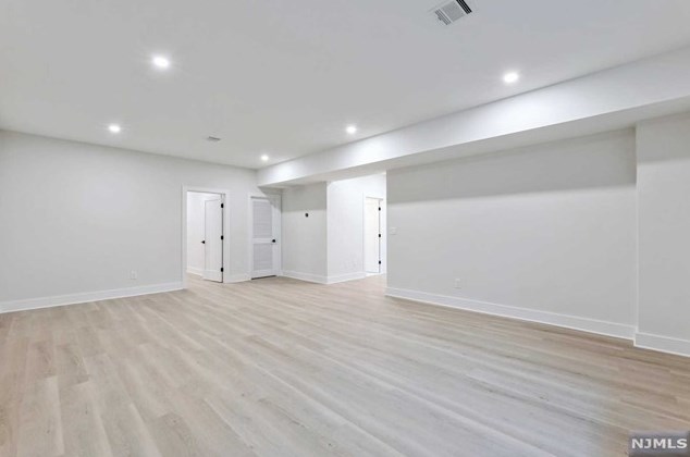 129 Lylewood Dr, Tenafly NJ  07670-1908 exterior