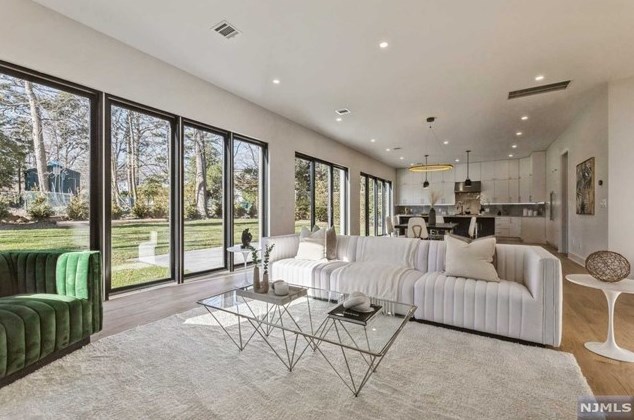 129 Lylewood Dr, Tenafly NJ  07670-1908 exterior