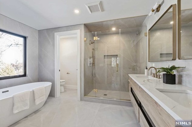 129 Lylewood Dr, Tenafly NJ  07670-1908 exterior