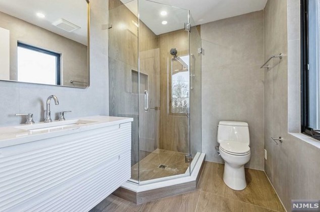 129 Lylewood Dr, Tenafly NJ  07670-1908 exterior